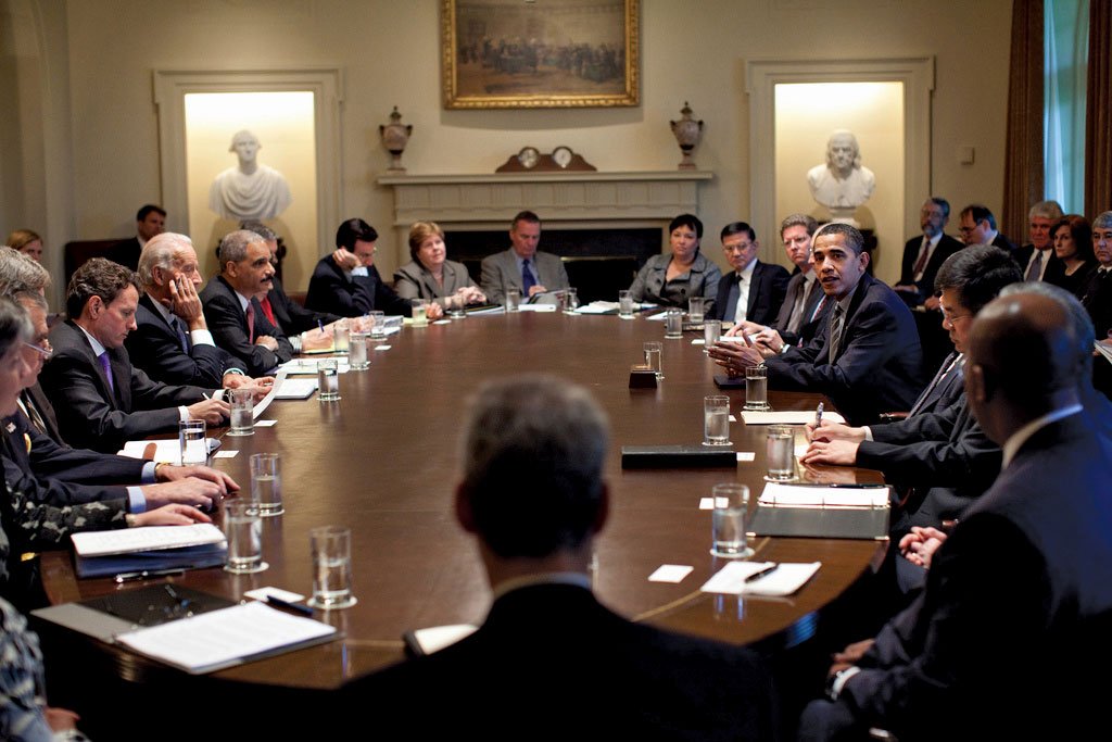 Mobile phones banned from Cabinet meetings