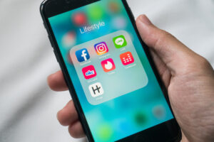Fill Up on Apple Apps with AvuloCard 4